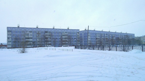 20110102_002 Vorm Supermarkt in Kasimov