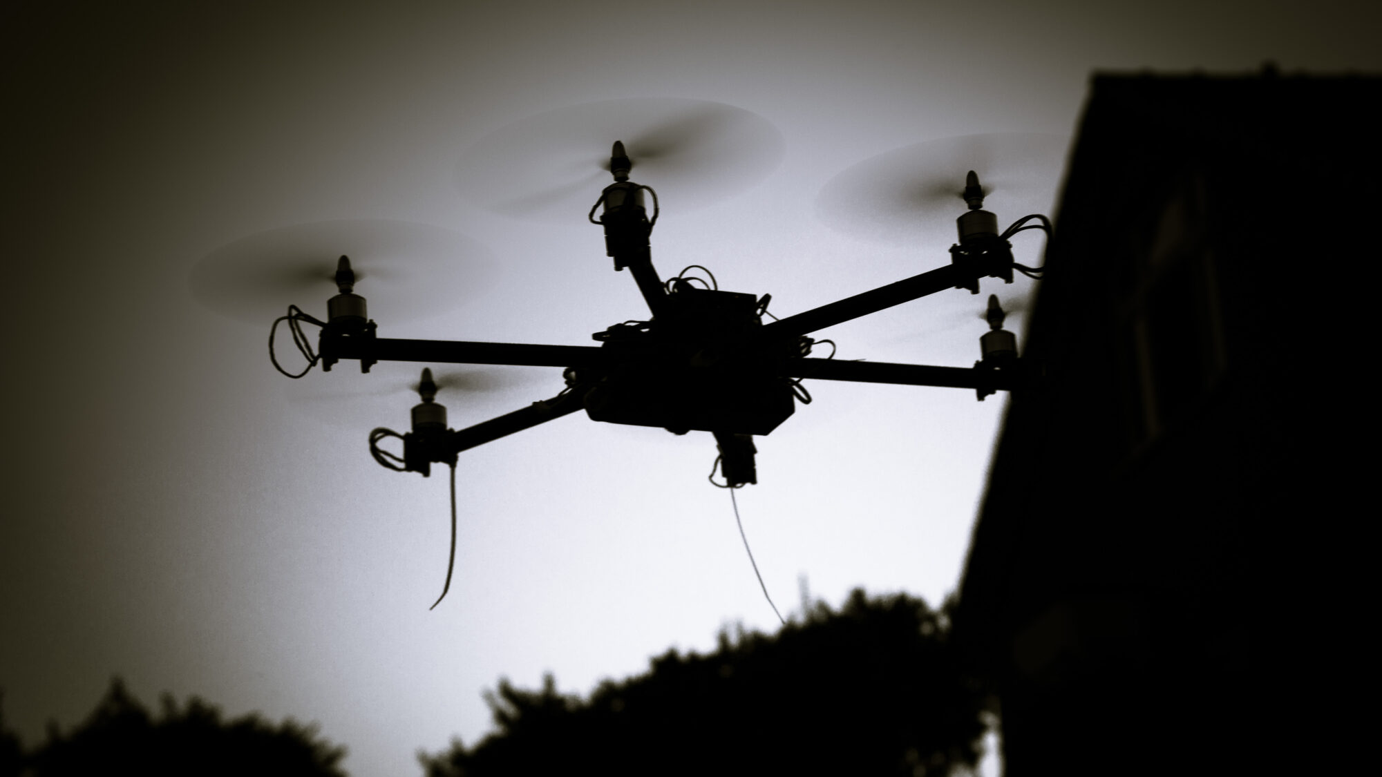 Kopter vorm Nachthimmel