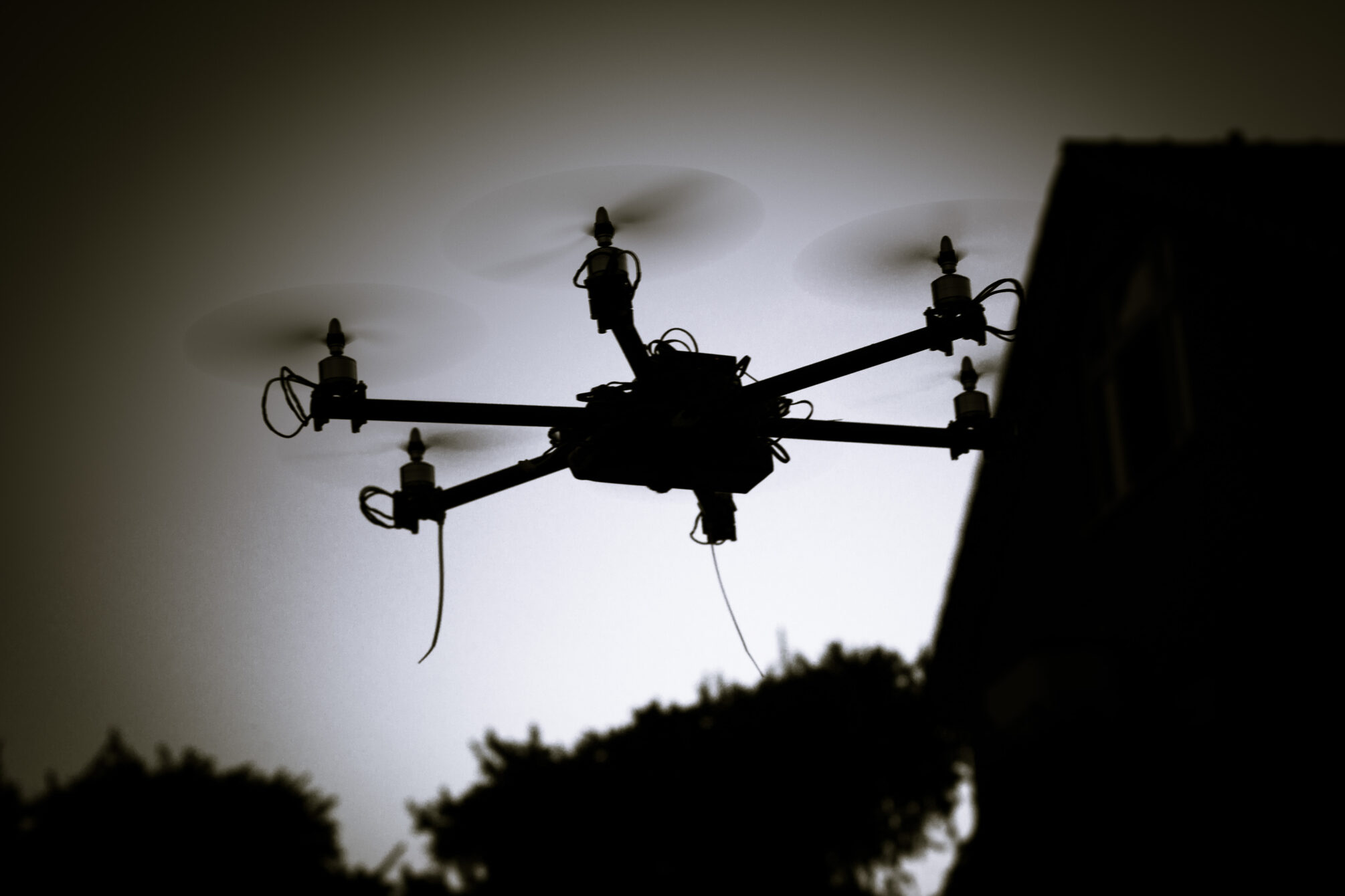 Kopter vorm Nachthimmel