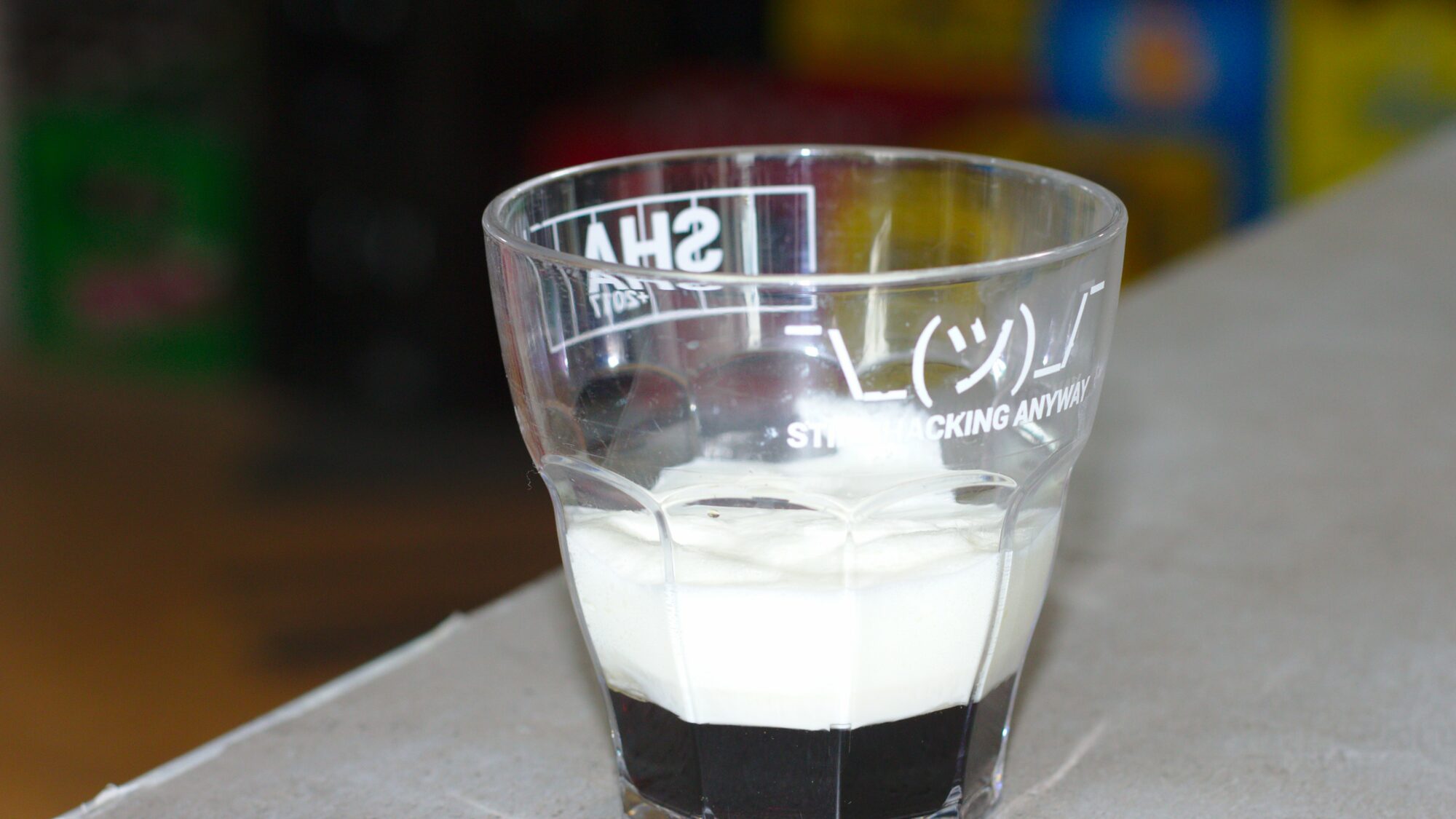 SHA2017 Becher mit einem White Russian Cocktail