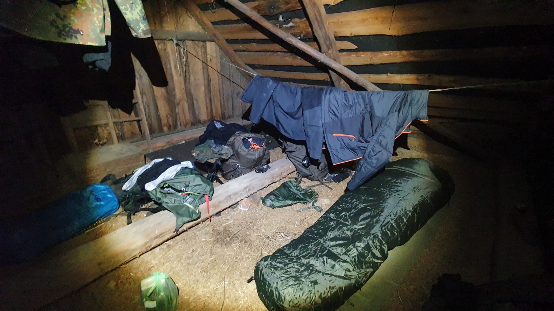 Sleeping place is set up. Good night.