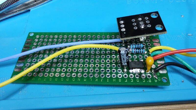 PSU (Festspannungsregler), IR-Empfänger und LED Vorwiderstände.