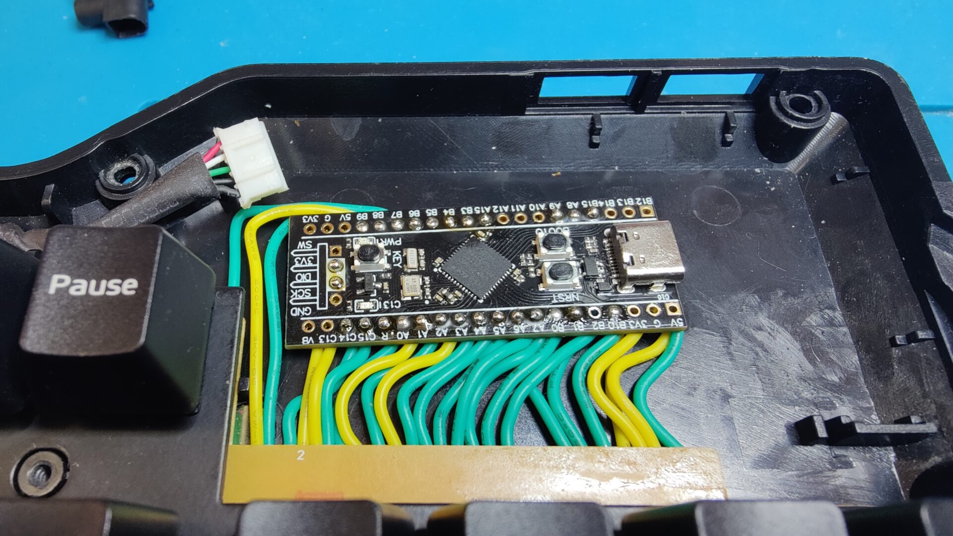 Tastatur-PCB mit der Blackpill verkabelt