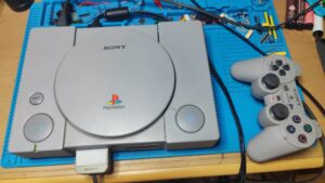 Sehr staubige Playstation 1 von eBay