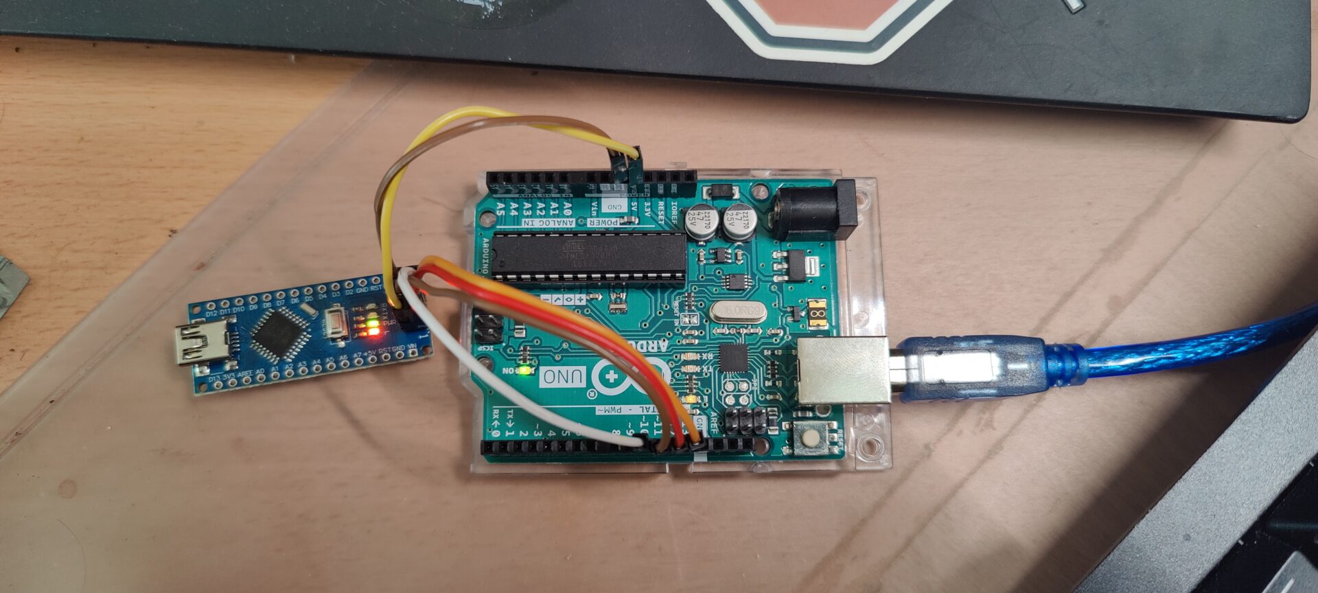 Arduino Uno mit Arduino nano verkabelt zum Flashen via SPI und ohne Bootloader