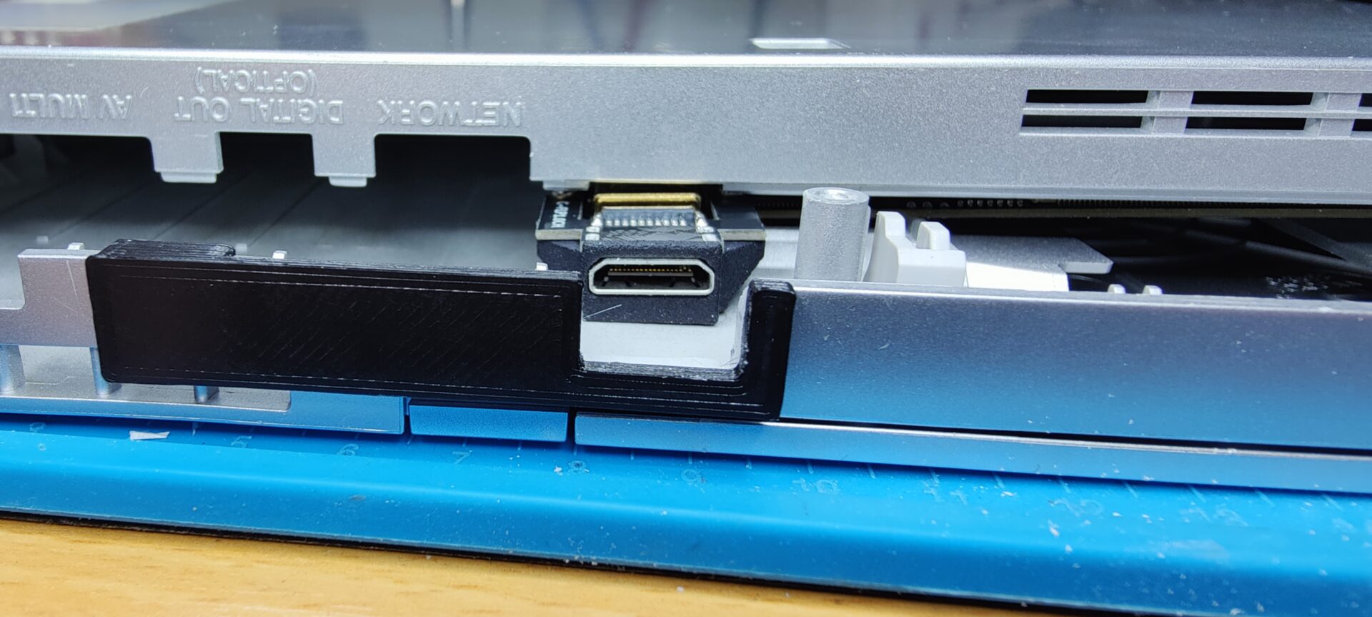 3D-gedruckte Schablone für HDMI-Gehäuseaussparung