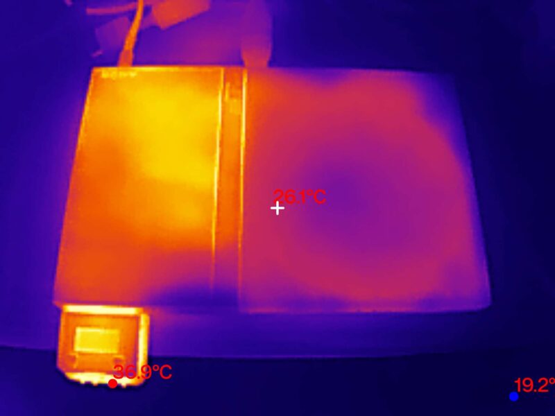 Assembliertes PlayStation 2 System in der Thermalansicht