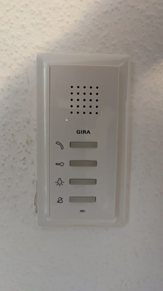 GIRA Wohnungsstation