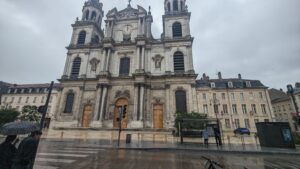 Parvis Jean-Paul II
